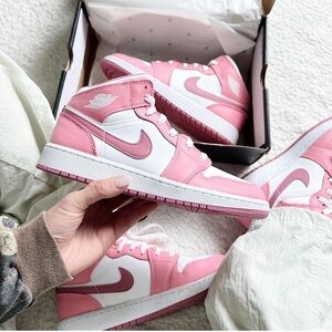 nike air jordan 1 mids